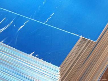 lámina de aluminio con películas azules